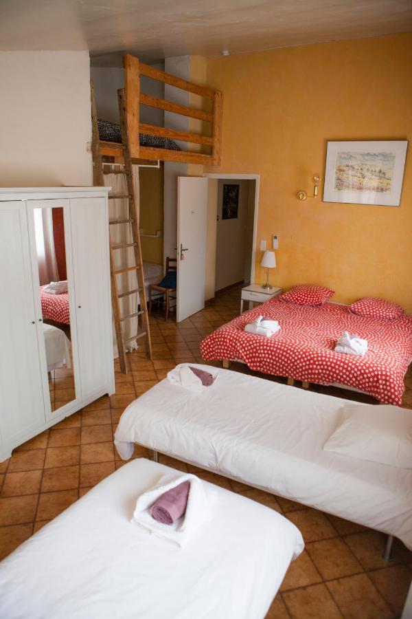 Auberge De La Vallee Saint-Jean-de-Bueges Экстерьер фото